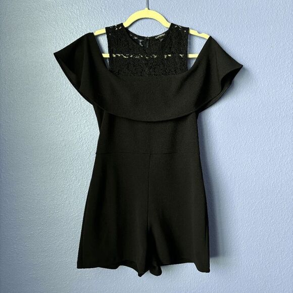 Women's Express Romper Off Shoulder Black Lace Neckline Shorts Size 6 Back Zip - Picture 1 of 7